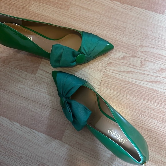 J.Renee Green Glossy Heels with Streamlined Silhouette New In Box Size 11 - Picture 6 of 9
